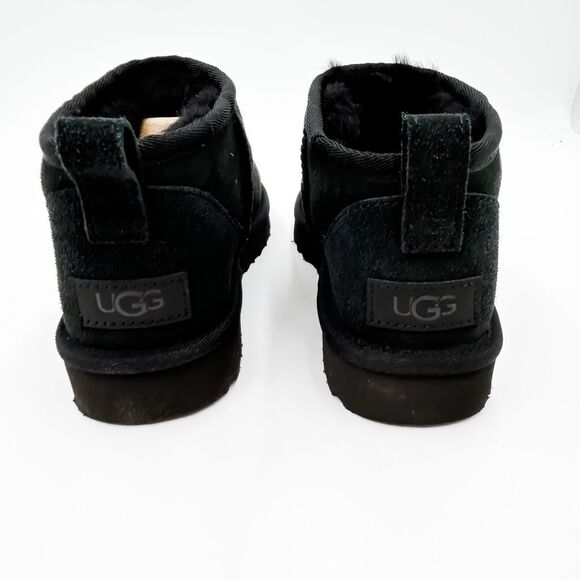 Ugg Classic Ultra Mini Short Boots New in Box Black Size 6 - Picture 4 of 6